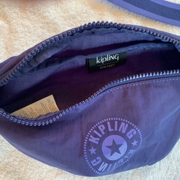 $145 New Kipling nylon purple belt bag, never used - Picture 5 of 6